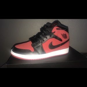 Nike Air Jordan 1 mid